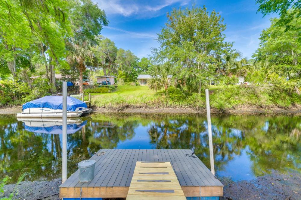 Relax Fireside Riverfront Inglis Duplex with Dock